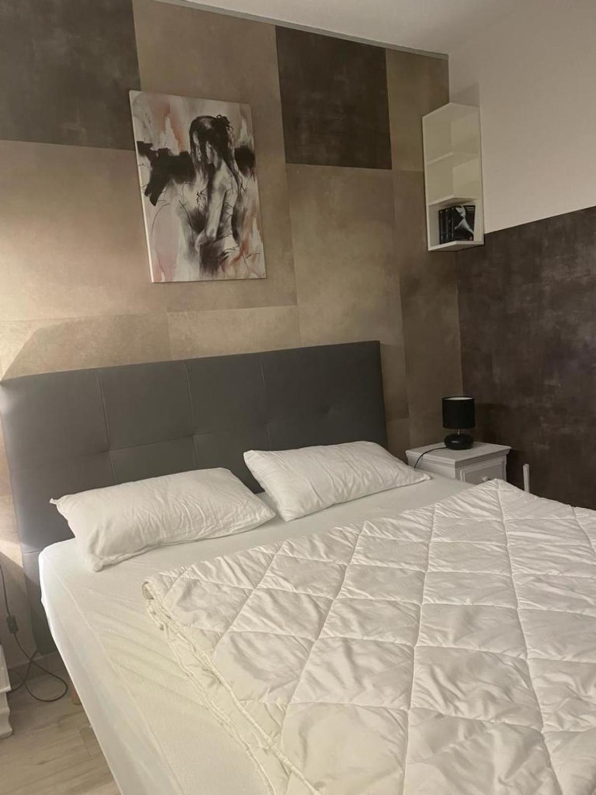 Naturiste Cap D'agde Port Ambonne 304
